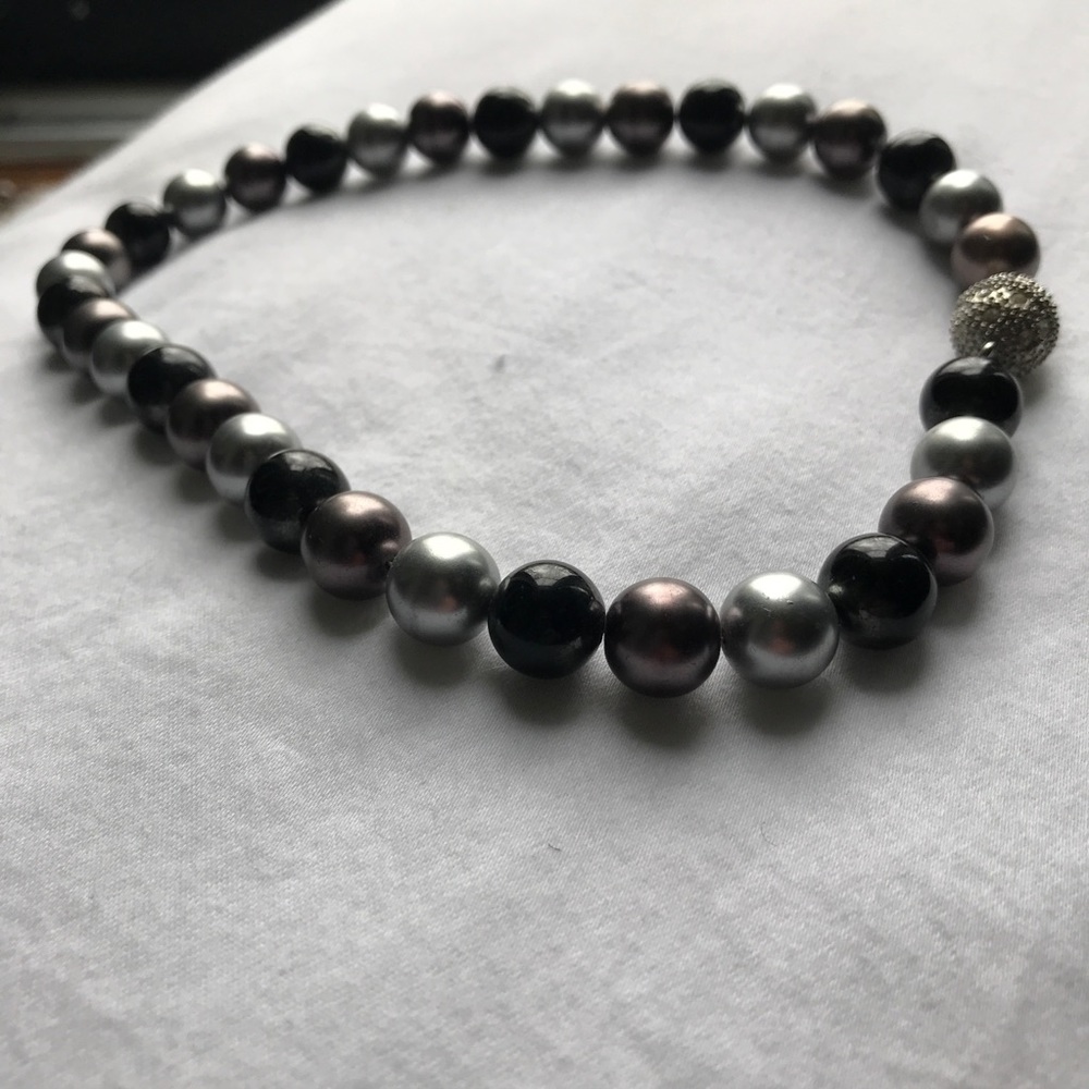 Silver and black necklace with magnet clasp